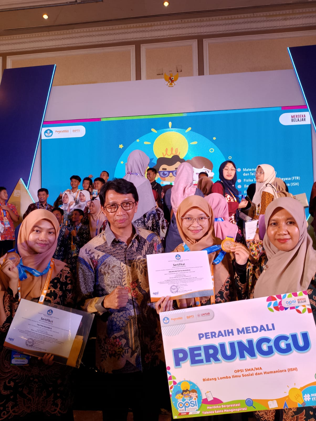 Medali Perunggu Bidang Ilmu Sosial Humaniora OPSI 2023 di Jakarta
